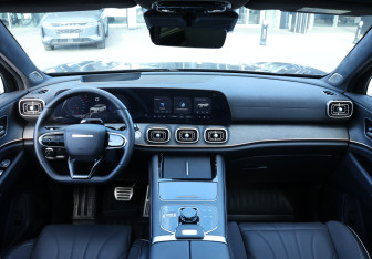 Подержанный автомобиль Jaecoo J8 2024 года (12 фото)