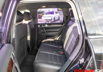 Подержанный автомобиль Volkswagen Touareg 2008 года (9 фото)
