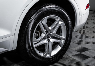 Подержанный автомобиль Audi Q5 2019 года (15 фото)