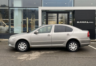 Подержанный автомобиль Skoda Octavia Liftback 2011 года (8 фото)