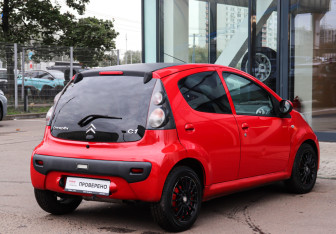 Подержанный автомобиль Citroen C1 2010 года (4 фото)