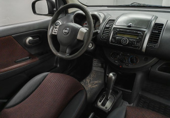 Подержанный автомобиль Nissan Note 2008 года (10 фото)