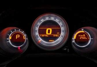 Подержанный автомобиль Citroen C4 Hatchback 2014 года (13 фото)