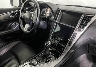 Подержанный автомобиль Infiniti Q50 2018 года (9 фото)