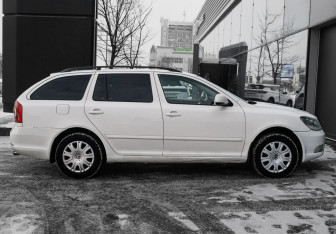 Подержанный автомобиль Skoda Octavia Wagon 2009 года (4 фото)