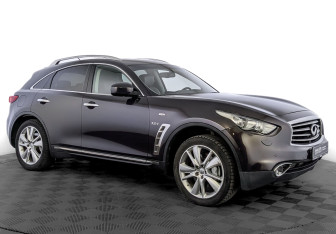 Подержанный автомобиль Infiniti QX70 2015 года (3 фото)
