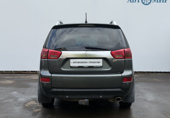 Подержанный автомобиль Peugeot 4007 2010 года (6 фото)