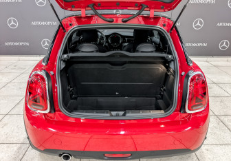 Подержанный автомобиль MINI Hatch 2020 года (10 фото)