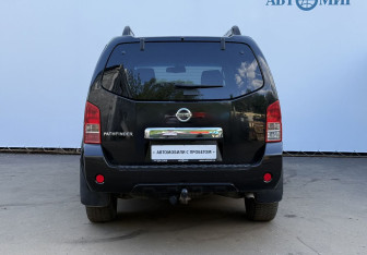 Подержанный автомобиль Nissan Pathfinder 2012 года (6 фото)