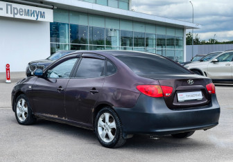 Подержанный автомобиль Hyundai Elantra Sedan 2009 года (7 фото)