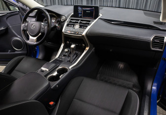 Подержанный автомобиль Lexus NX 2021 года (11 фото)