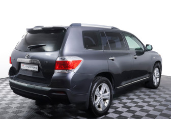 Подержанный автомобиль Toyota Highlander 2011 года (5 фото)