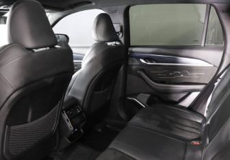 Подержанный автомобиль Geely Monjaro 2024 года (12 фото)