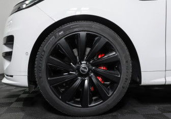 Подержанный автомобиль Land Rover Range Rover Sport 2023 года (27 фото)
