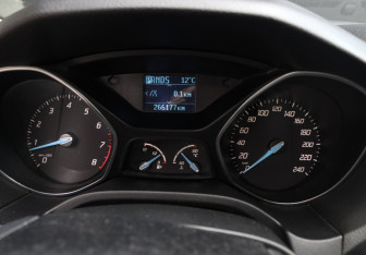 Подержанный автомобиль Ford Focus Hatchback 2011 года (11 фото)