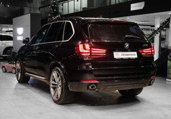 Подержанный автомобиль BMW X5 2017 года (6 фото)