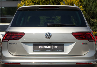 Подержанный автомобиль Volkswagen Tiguan 2018 года (27 фото)