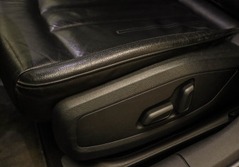 Подержанный автомобиль Audi A4 Sedan 2017 года (15 фото)