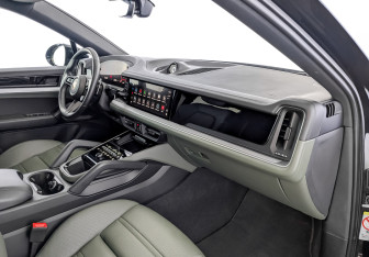 Подержанный автомобиль Porsche Cayenne 2023 года (11 фото)
