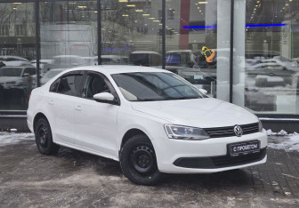 Подержанный автомобиль Volkswagen Jetta Sedan 2013 года (3 фото)
