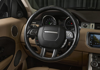 Подержанный автомобиль Land Rover Range Rover Evoque 2015 года (13 фото)