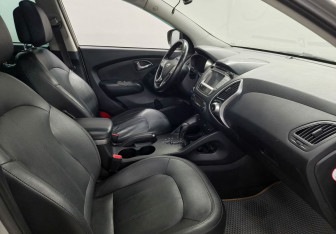 Подержанный автомобиль Hyundai ix35 2011 года (10 фото)