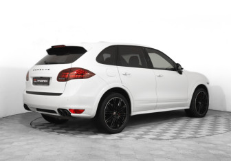 Подержанный автомобиль Porsche Cayenne 2013 года (5 фото)