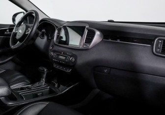 Подержанный автомобиль Kia Sorento 2016 года (9 фото)