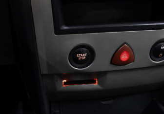 Подержанный автомобиль Renault Megane Sedan 2005 года (19 фото)