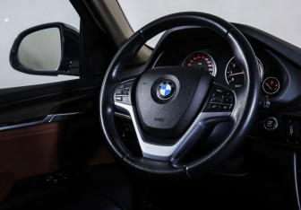 Подержанный автомобиль BMW X5 2016 года (13 фото)