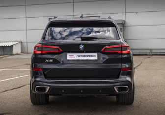 Подержанный автомобиль BMW X5 2019 года (6 фото)
