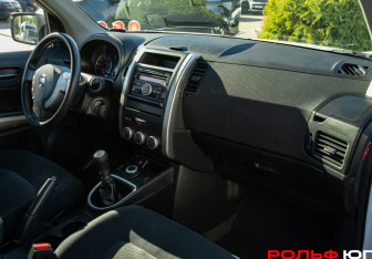 Подержанный автомобиль Nissan X-Trail 2012 года (7 фото)