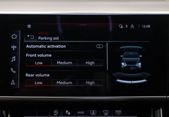 Подержанный автомобиль Audi A8 2021 года (21 фото)