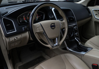Подержанный автомобиль Volvo XC60 2015 года (13 фото)