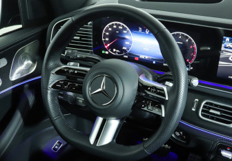 Подержанный автомобиль Mercedes-Benz GLE 2025 года (17 фото)