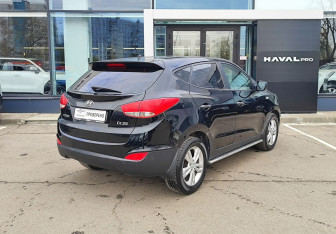 Подержанный автомобиль Hyundai ix35 2011 года (5 фото)