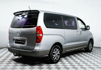 Подержанный автомобиль Hyundai Grand Starex 2016 года (3 фото)