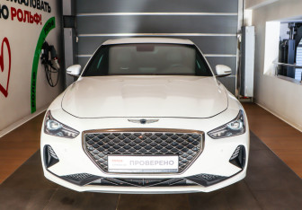 Подержанный автомобиль Genesis G70 2018 года (2 фото)