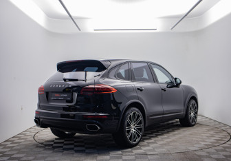 Подержанный автомобиль Porsche Cayenne 2015 года (5 фото)