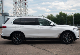 Подержанный автомобиль BMW X7 2019 года (4 фото)