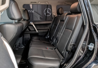 Подержанный автомобиль Toyota Land Cruiser Prado 2021 года (17 фото)