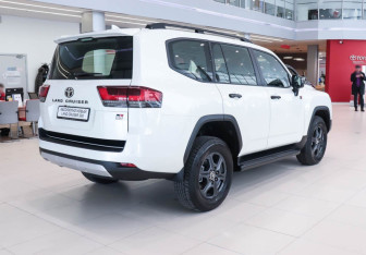 Новый Toyota Land Cruiser Suv 2025 (5 фото)