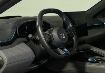 Подержанный автомобиль Zeekr 001 2024 года (13 фото)