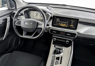 Подержанный автомобиль Geely Coolray 2022 года (30 фото)