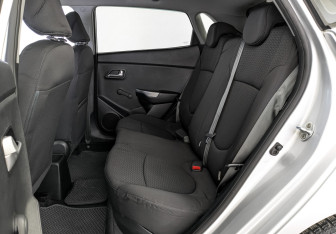 Подержанный автомобиль Kia Rio Hatchback 2016 года (18 фото)