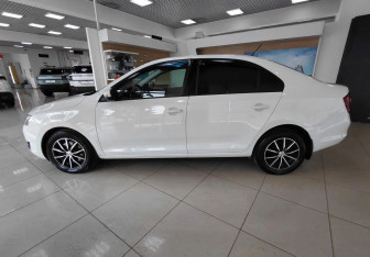 Подержанный автомобиль Skoda Rapid Liftback 2019 года (8 фото)