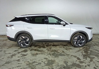 Подержанный автомобиль Omoda C7 2024 года (8 фото)