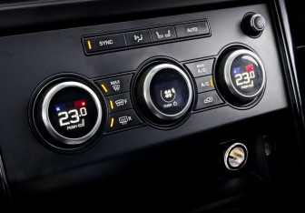 Подержанный автомобиль Land Rover Discovery 2018 года (27 фото)