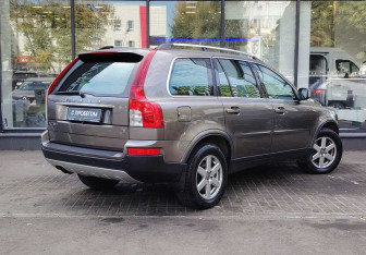 Подержанный автомобиль Volvo XC90 2008 года (8 фото)