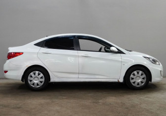 Подержанный автомобиль Hyundai Solaris Sedan 2012 года (4 фото)